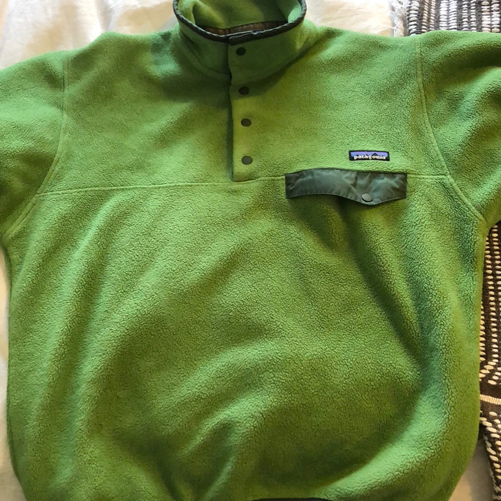 Green Patagonia fleece pullover